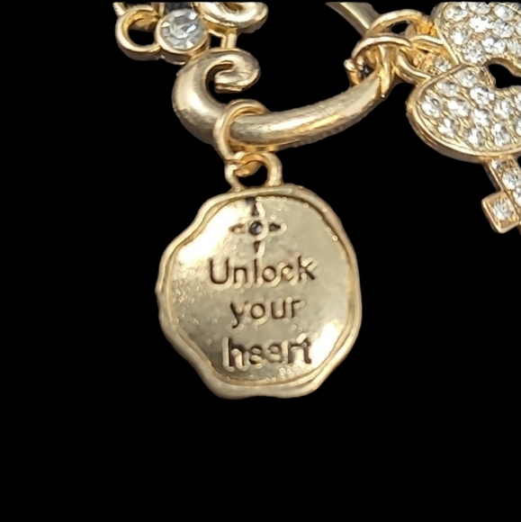 18" UNLOCK YOUR HEART-HEART WITH 3 CHARMS - Picture 5 of 9